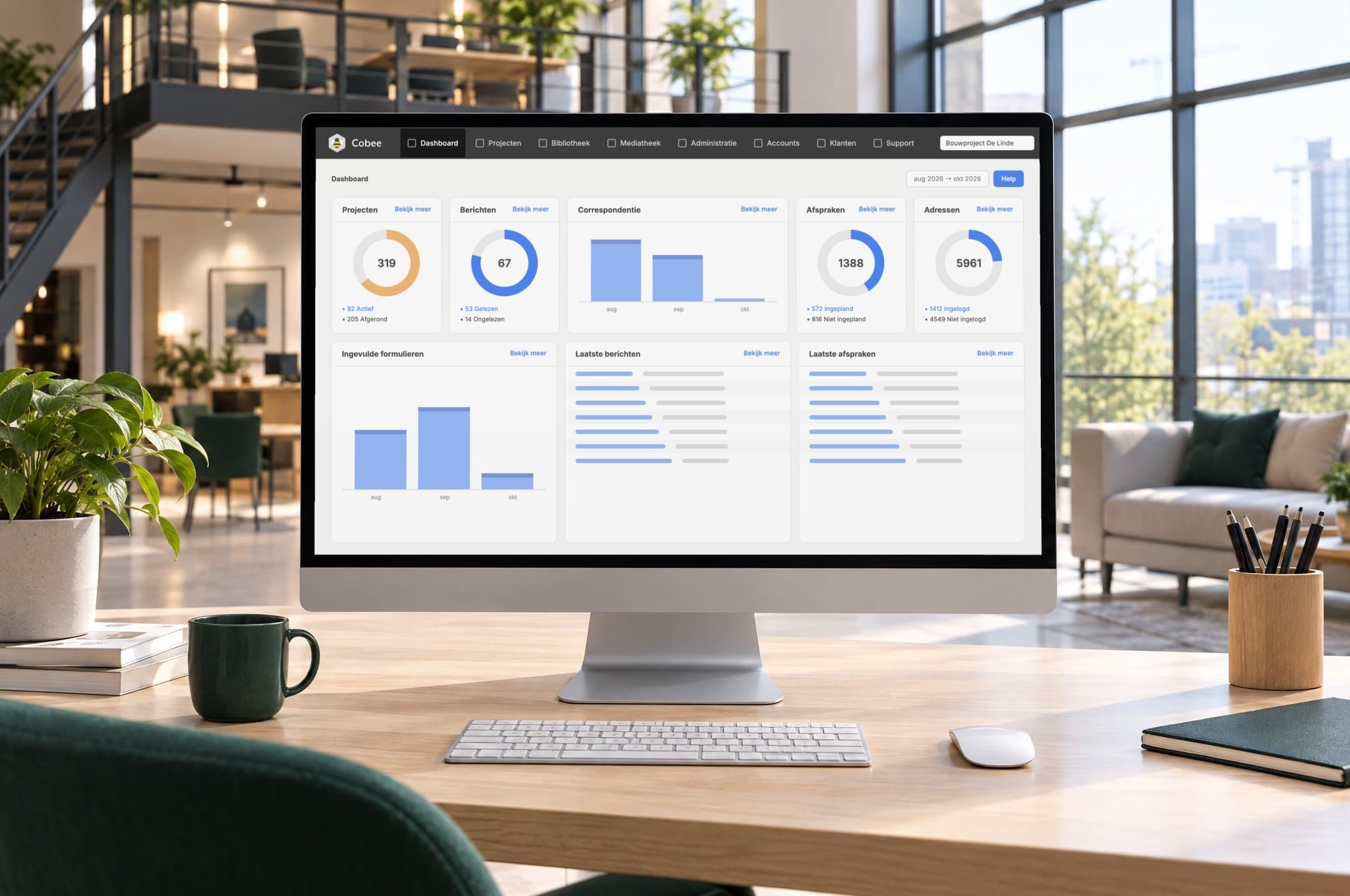 Dashboard van het Cobee-beheerportaal op een iMac in een kantoor
