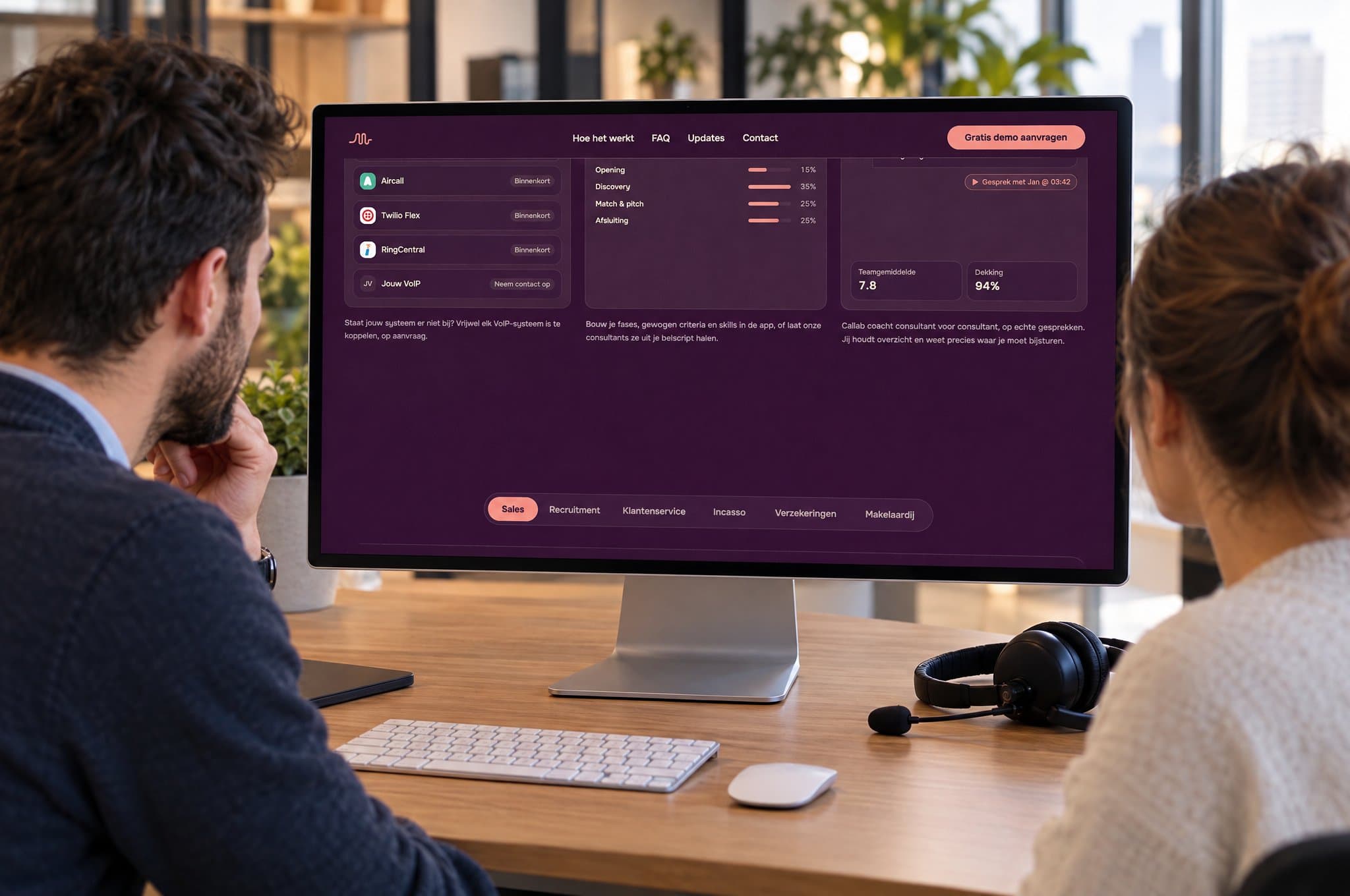 Callab-website op een desktopmonitor
