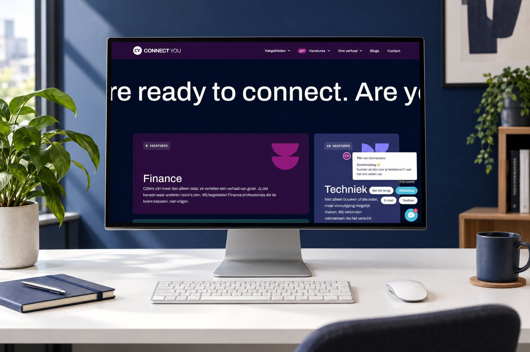 Voorbeeldmockup ConnectYou - website op desktopmonitor