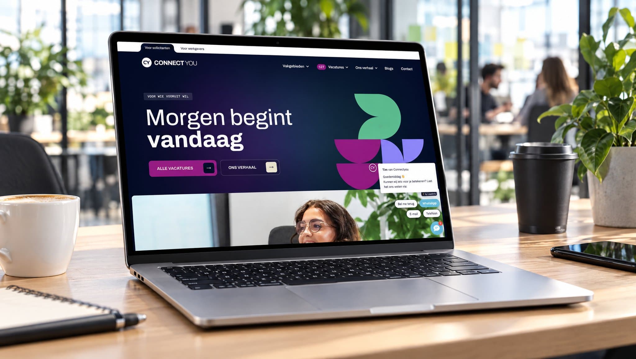 Voorbeeldmockup ConnectYou - website op laptop