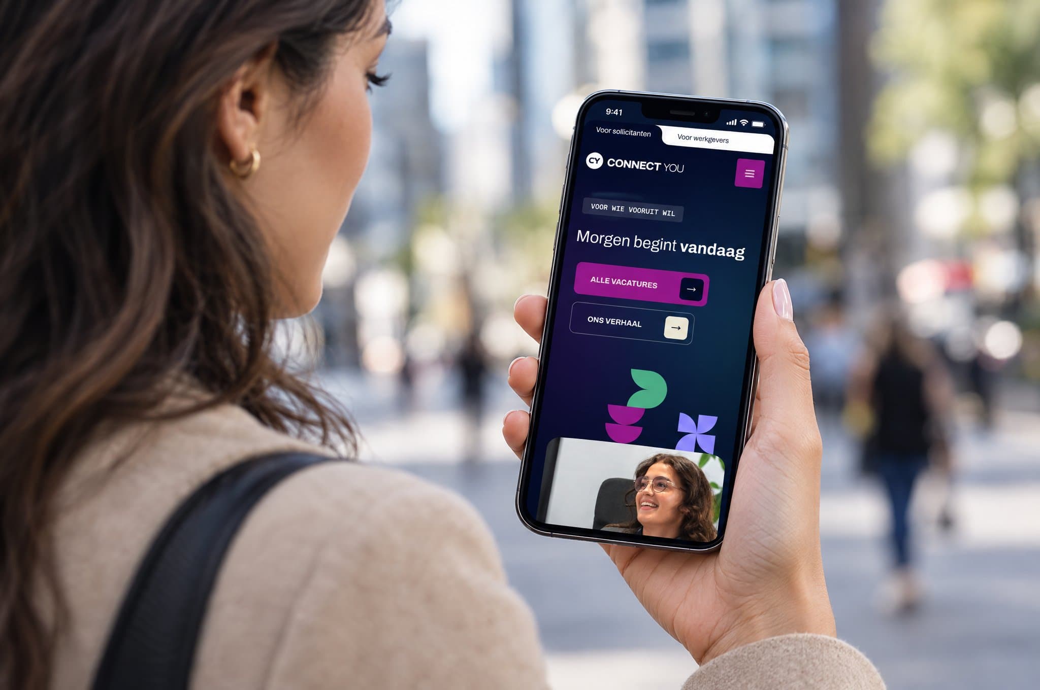 Voorbeeldmockup ConnectYou - mobiele website op smartphone